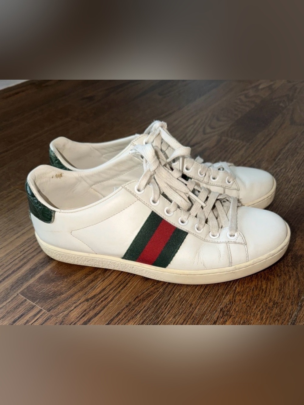 Gucci White Leather Sneakers with Green and Red Stripe